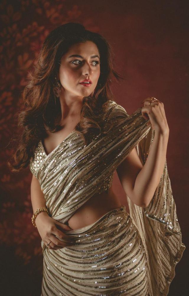 Ridhi Dogra absolutely dazzled in a stunning off-white sequin saree, showcasing her innate sense of style and elegance